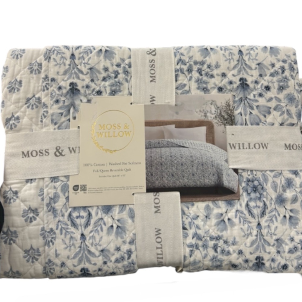 Moss & Willow Cotton Blue and White Floral Full/Queen Quilt 88”x92”